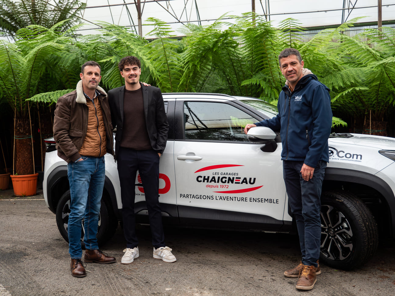 Simon Deschamps-11-compress voiture simon deschamps avec les garages chaigneau