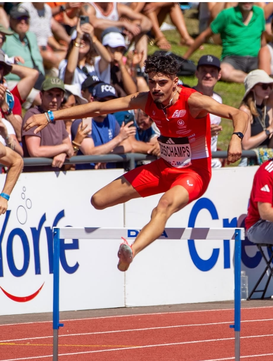 voiture simon deschamps avec les garages chaigneau